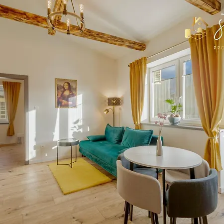 S7 - Luxury Living Apartment *